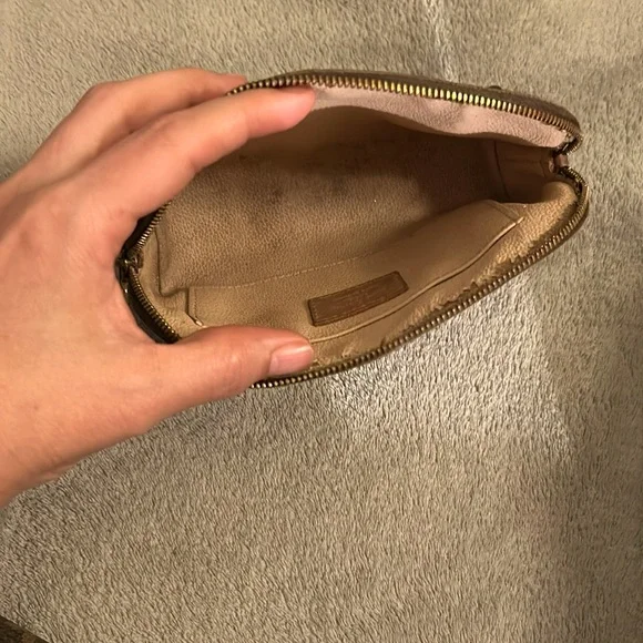 Louis Vuitton Cosmetic Case - Picture 6 of 9